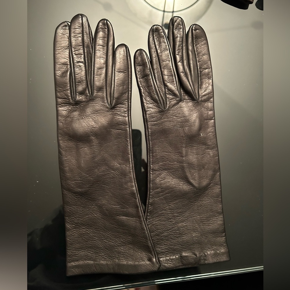 9 pairs of leather gloves women's size small / medium